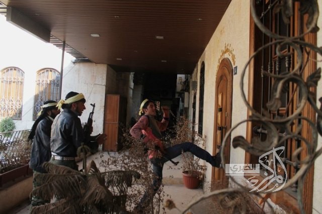 داعش تسرق محتويات 40 دائرة حكومية بالرمادي